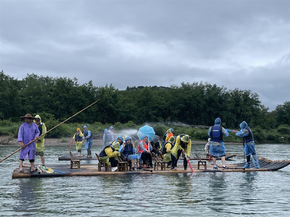 參觀基地，游覽青山綠水——偉杰信開(kāi)啟仙居團(tuán)建之旅