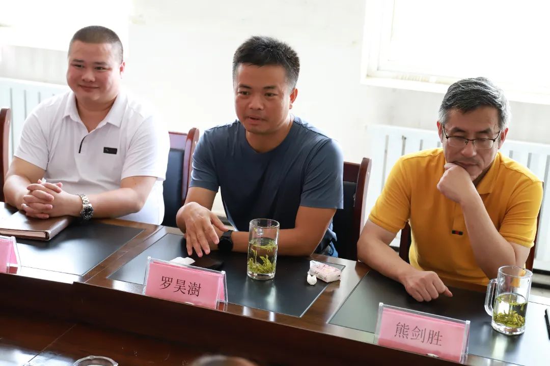 偉杰信生物與中國農(nóng)業(yè)大學教學實驗場涿州種豬場戰(zhàn)略合作揭牌儀式